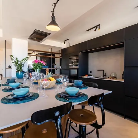 Skyline - Keyweek 23 Bedrooms Apt With Rooftop Sea View Parking 아파트 비아히쯔